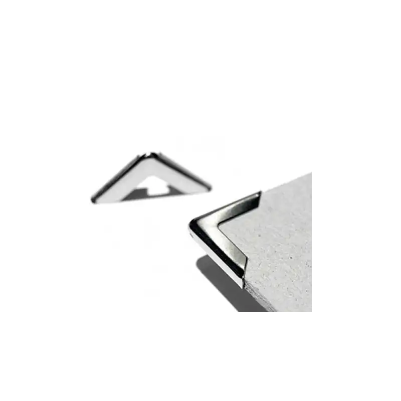 (1139) DISPLAST CANTONERAS MEDIANAS 16X16X5MM -  PACK 100U - NÍQUEL
